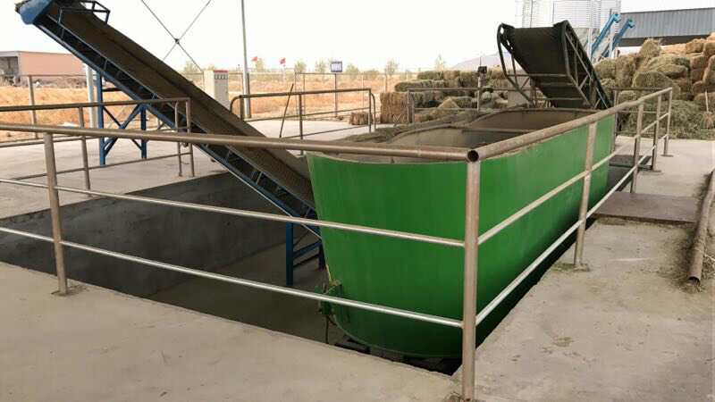 河南某公司購買固定式TMR攪拌機(jī)